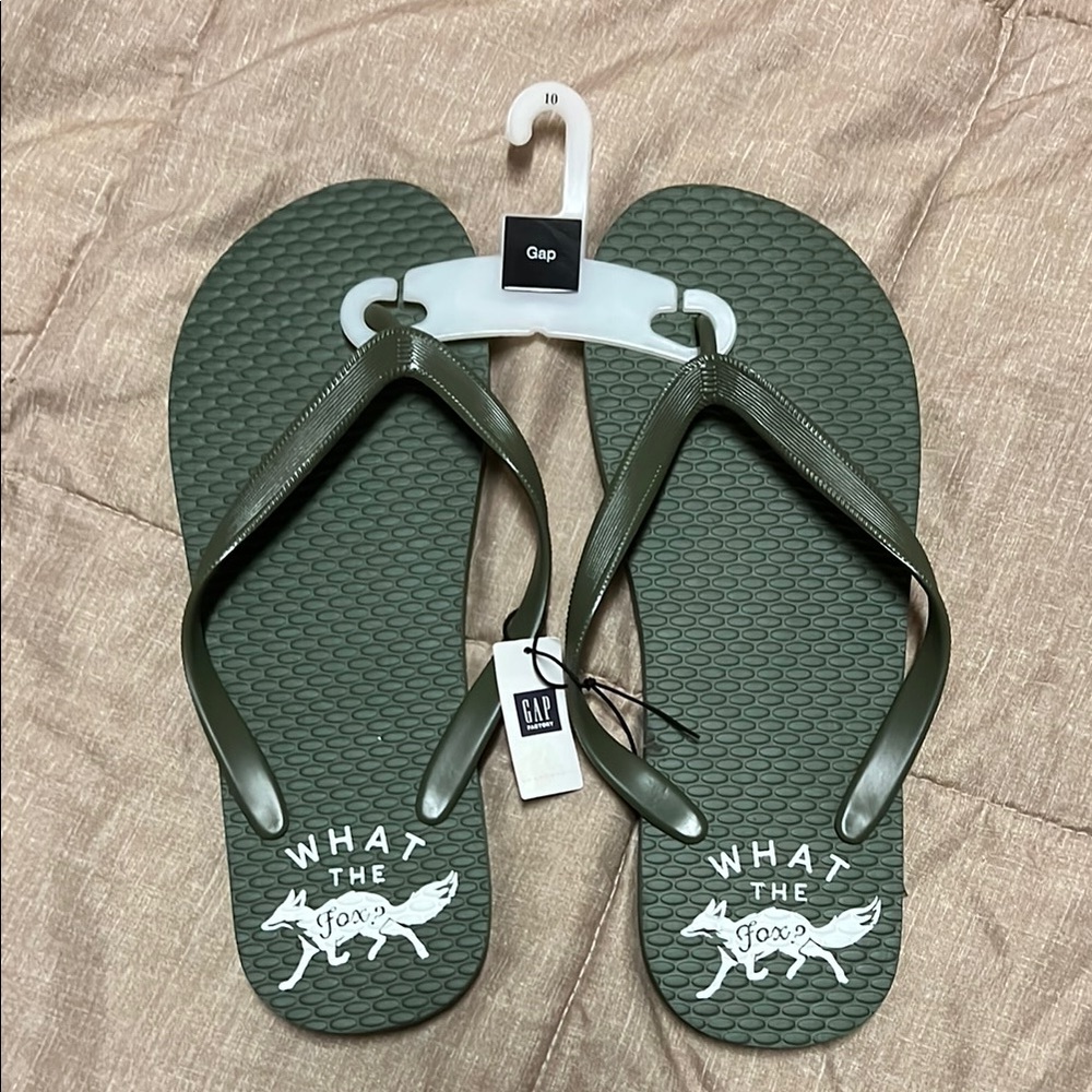NWT Men’s GAP What the Fox? Green Flip Flops 10-11